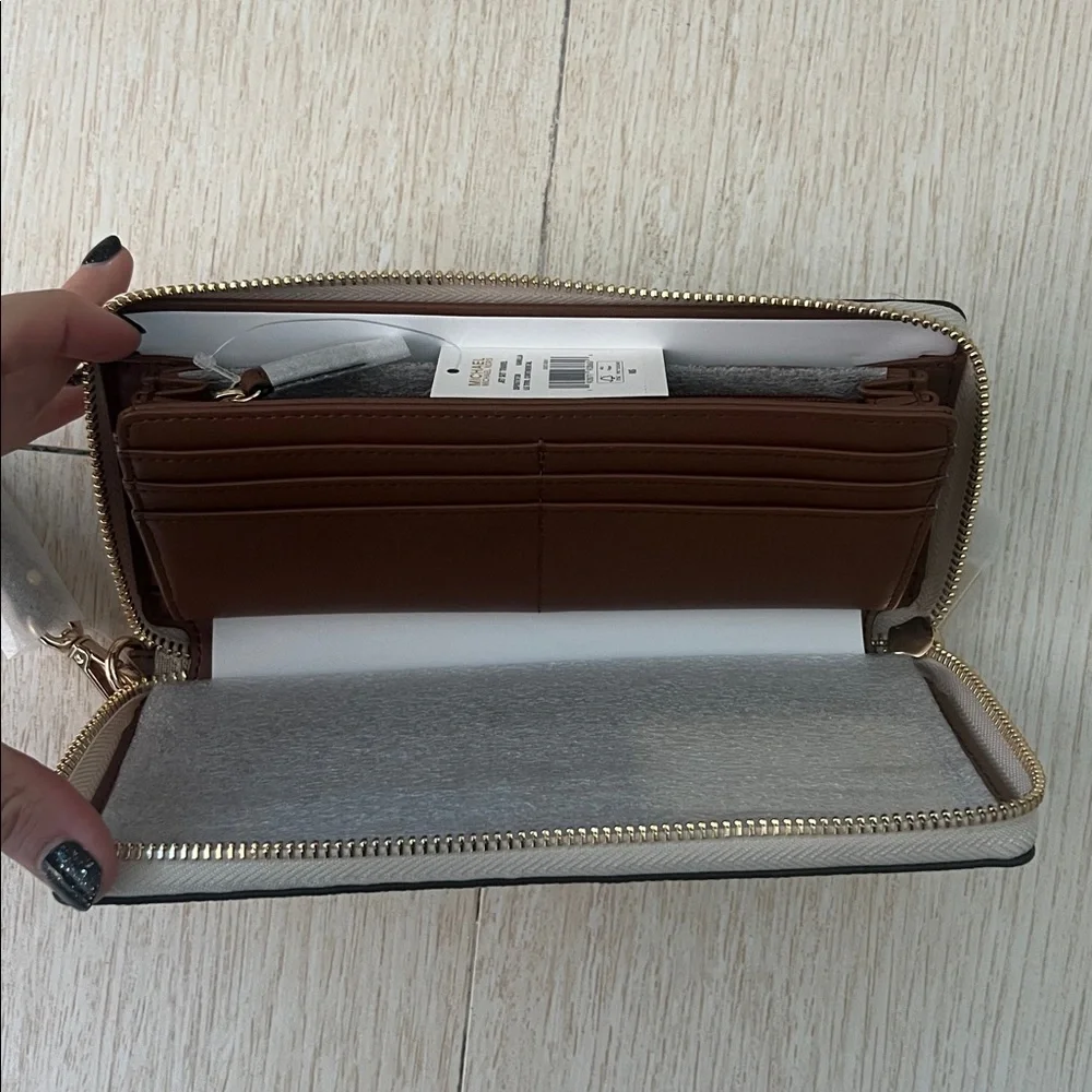 Brand new never used Michael Kors Monogram Wristlet in Cream and Gray - Picture 4 of 8